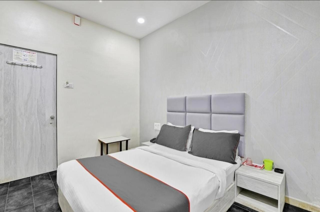 Hotel Unicorn, Surat Exterior foto
