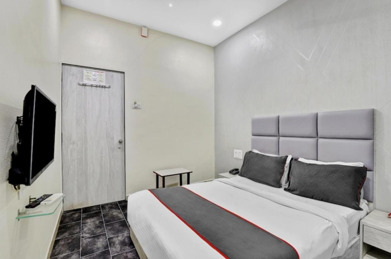 Hotel Unicorn, Surat Exterior foto