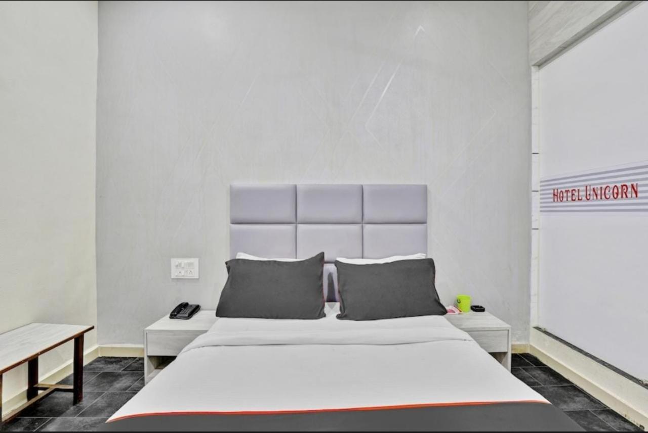 Hotel Unicorn, Surat Exterior foto